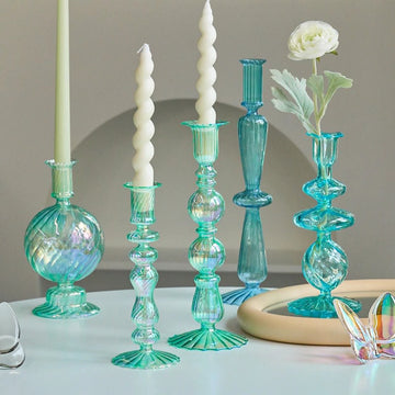 Szklany świecznik w kolorze aqua blue