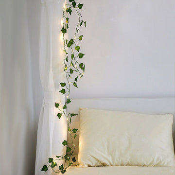 Zestaw pojedynczych lamp wiszących na winorośli