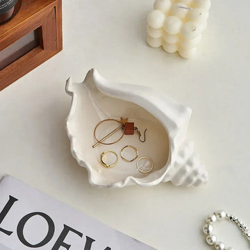 Ceramiczna tacka na biżuterię Coquette Seashell