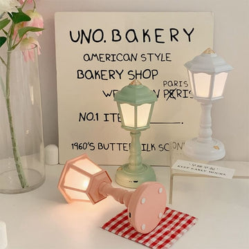 Miniaturowa Retro Lampa Uliczna w Stylu Pastelowym
