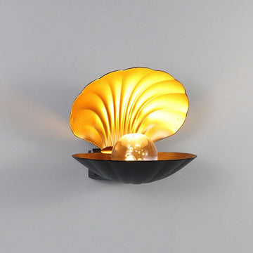 Lampa ścienna z muszlami