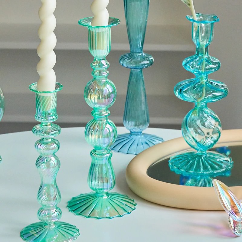 Szklany świecznik w kolorze aqua blue