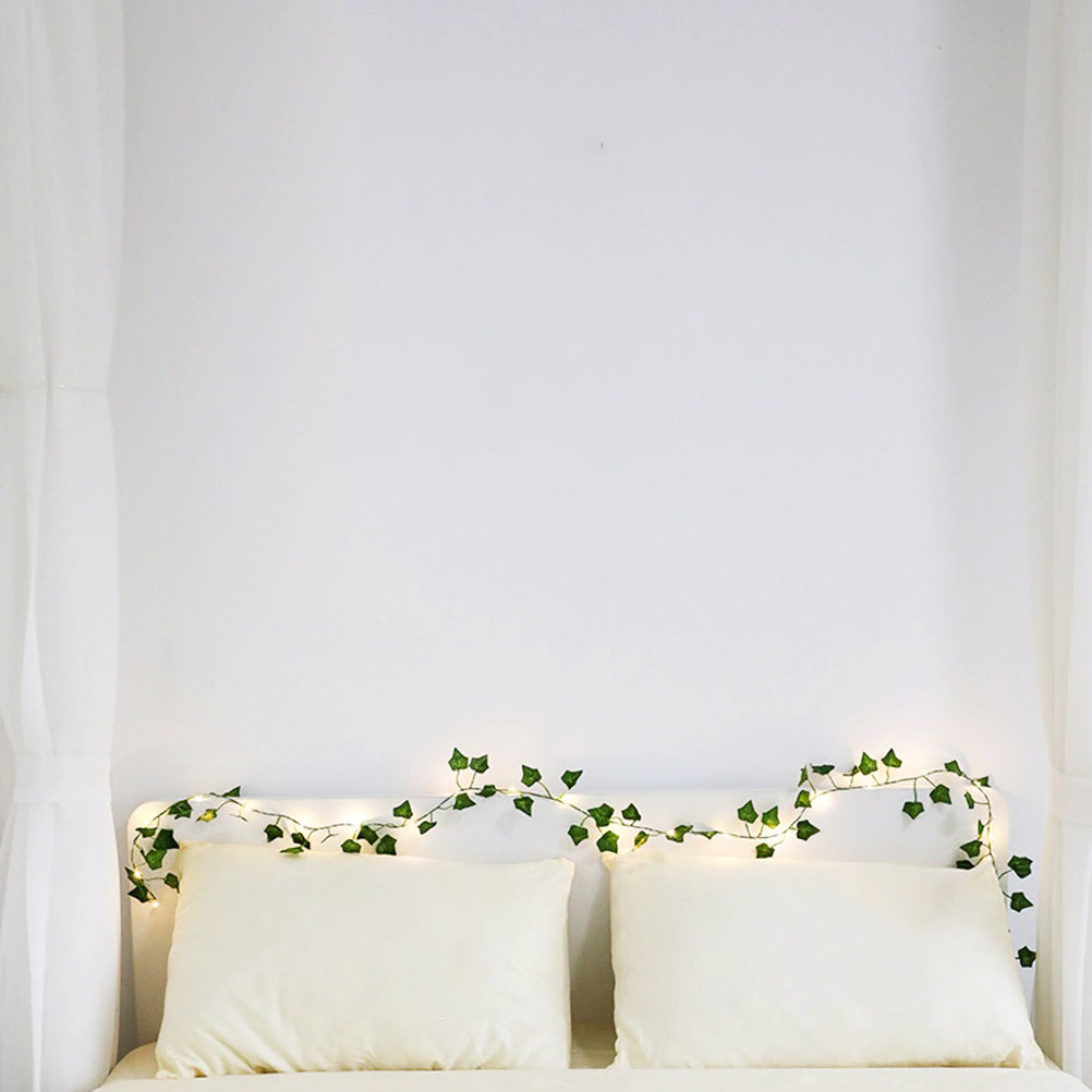 Zestaw pojedynczych lamp wiszących na winorośli
