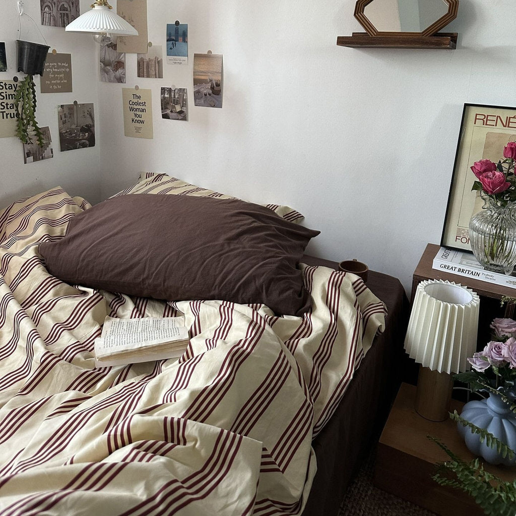 Beżowo-brązowy zestaw pościeli w paski w stylu vintage