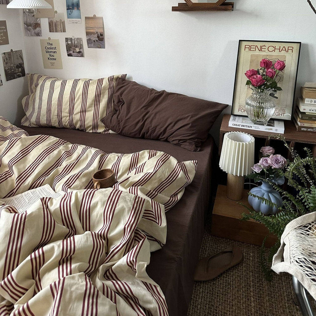Beżowo-brązowy zestaw pościeli w paski w stylu vintage