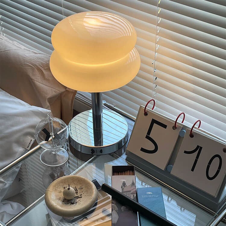 Retro lampa stołowa w kształcie jajka z lat 50.