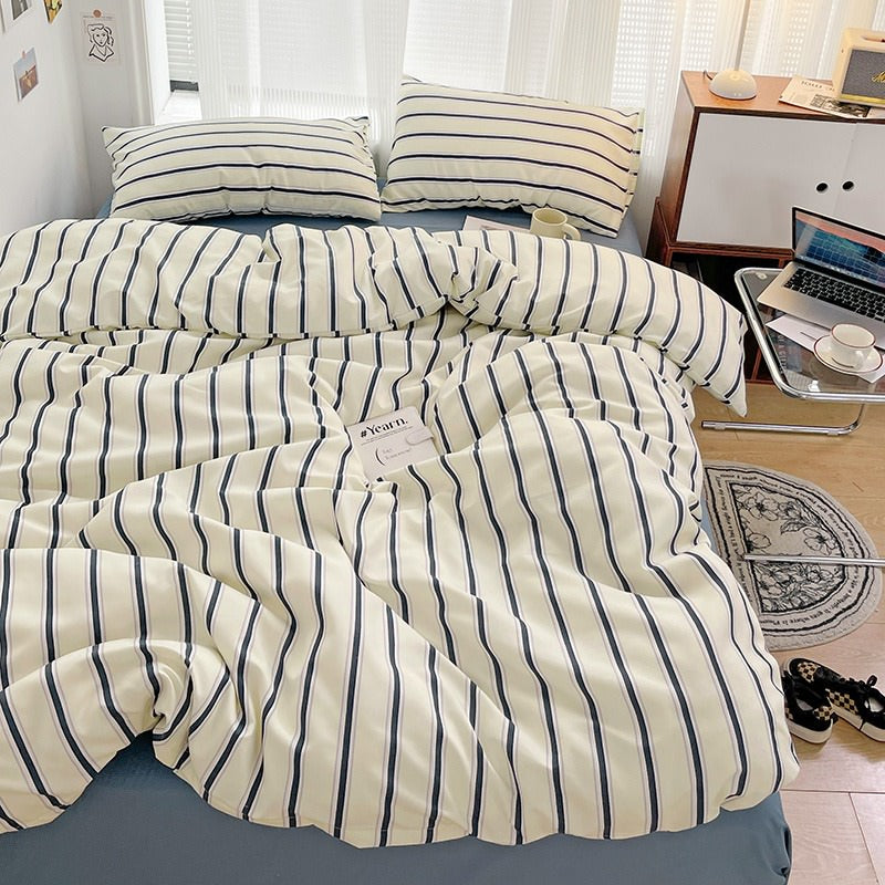 Zestaw pościeli w niebieskie paski o minimalistycznym designie
