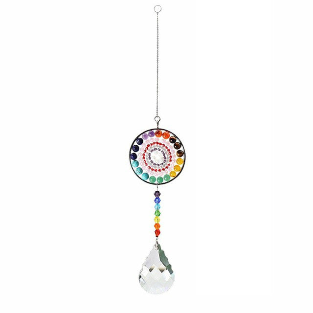 Karmnik z kryształami dookoła chakra