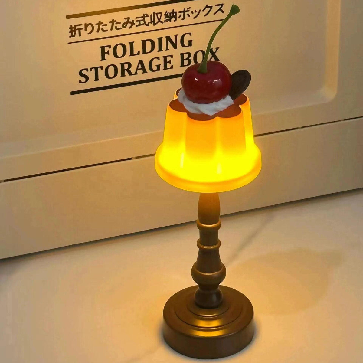 Mini lampka stołowa z wiśniowym puddingu