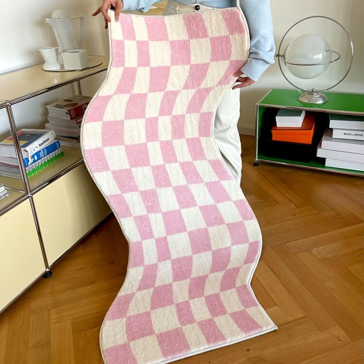 Dywan z pastelowym wzorem w kratkę z zakrzywionymi krawędziami
