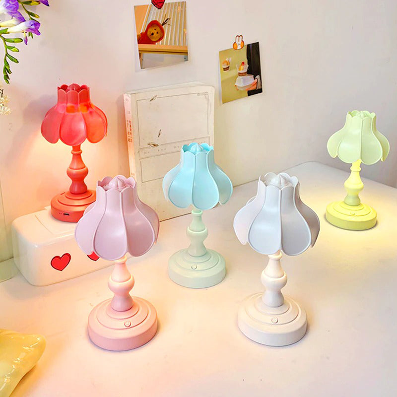 Pastelowa lampa stołowa Lotus