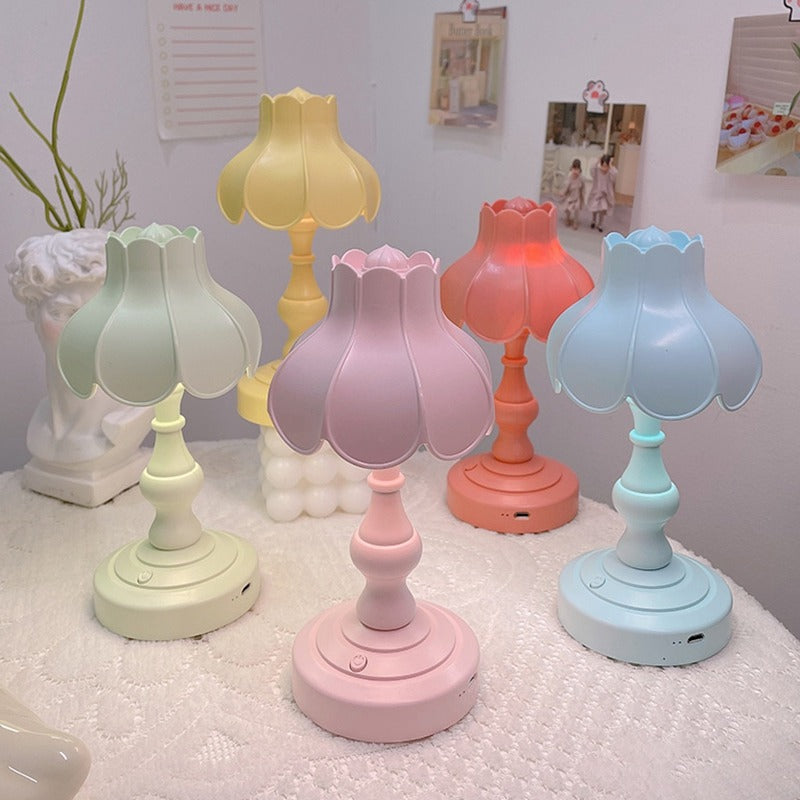 Pastelowa lampa stołowa Lotus