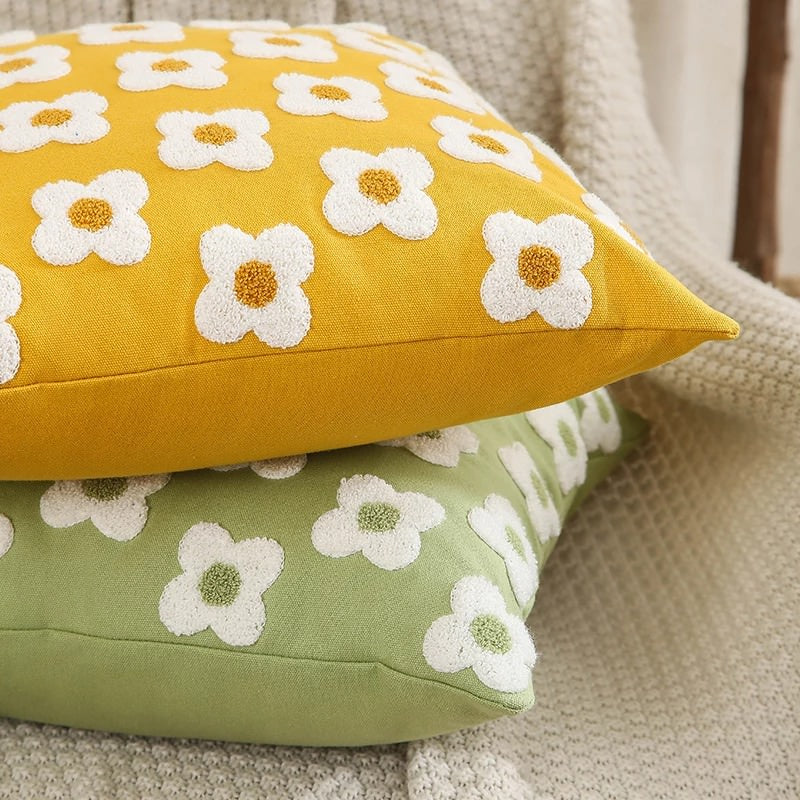 Poszewka na poduszkę z haftowanymi stokrotkami