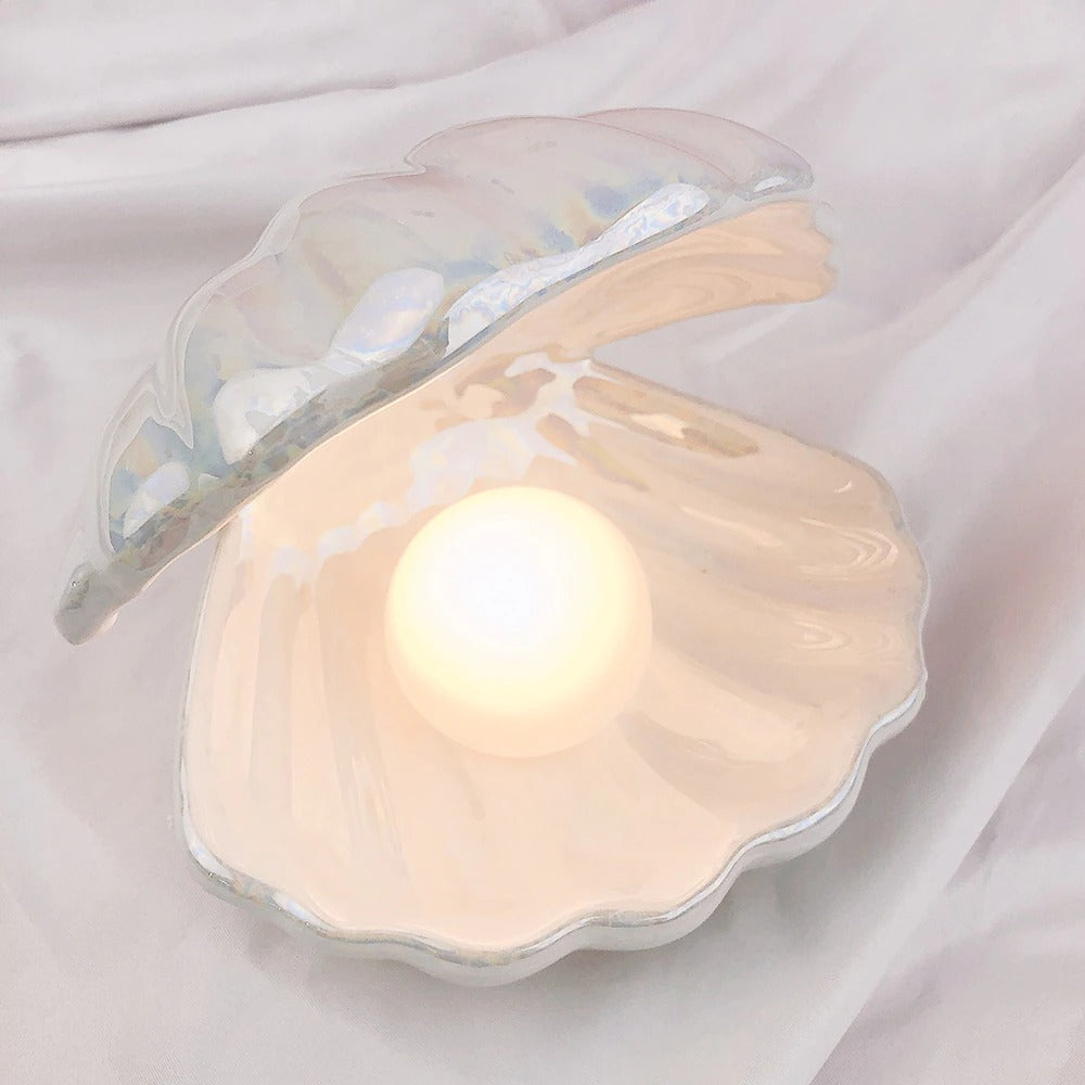 Lampa nocna z perełkową muszlą wróżki