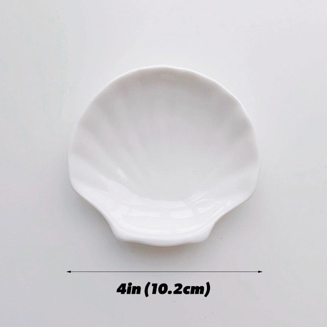 Biała ceramiczna taca na biżuterię w kształcie muszli