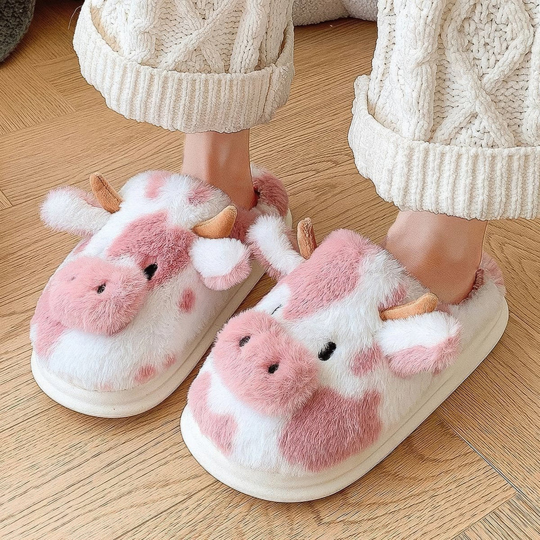 Moo Pluszowe Kapcie z Krówką