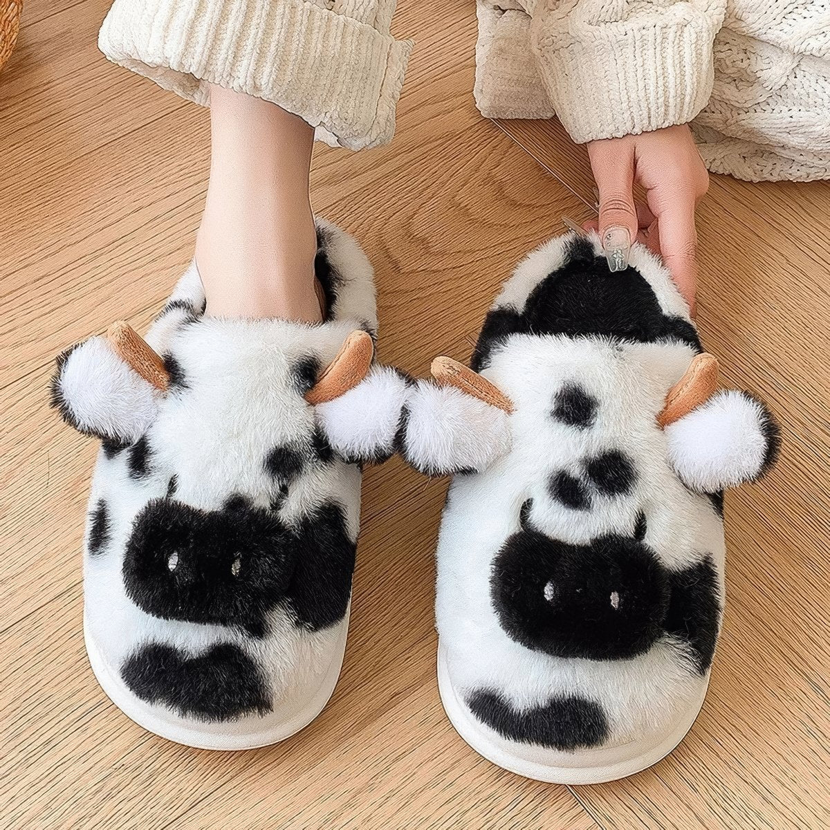 Moo Pluszowe Kapcie z Krówką