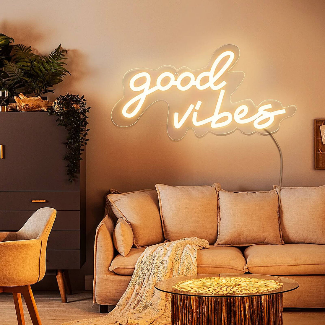 Neonowy napis ścienny Good Vibes