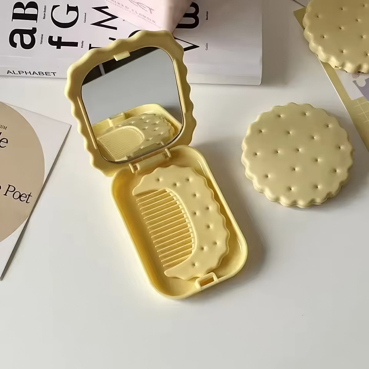 Lusterko kieszonkowe do makijażu Kawaii Biscuit