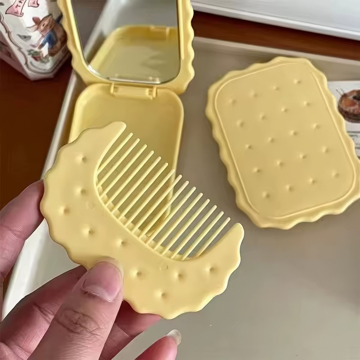 Lusterko kieszonkowe do makijażu Kawaii Biscuit
