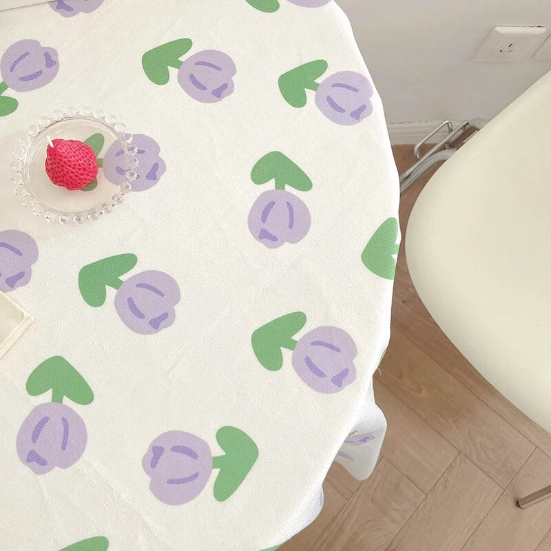 Stół z pastelowym tulipanem