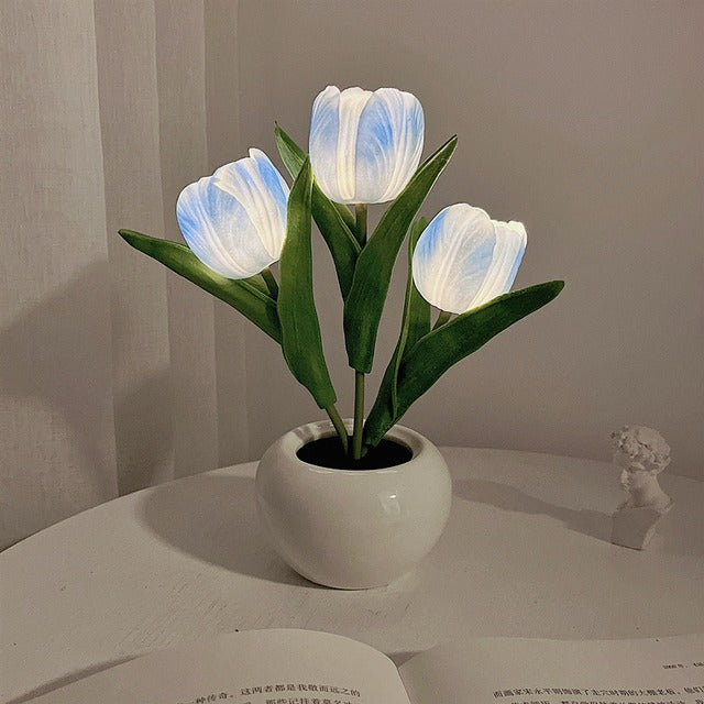 Miniaturowa lampka nocna LED z kwiatkiem tulipana w doniczce