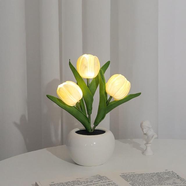 Miniaturowa lampka nocna LED z kwiatkiem tulipana w doniczce