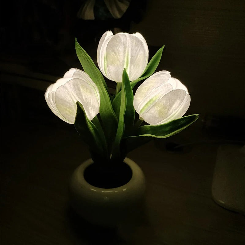 Miniaturowa lampka nocna LED z kwiatkiem tulipana w doniczce