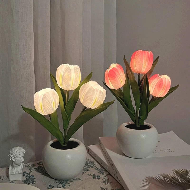 Miniaturowa lampka nocna LED z kwiatkiem tulipana w doniczce