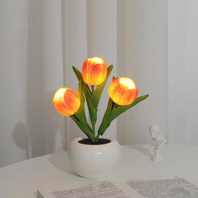 Miniaturowa lampka nocna LED z kwiatkiem tulipana w doniczce