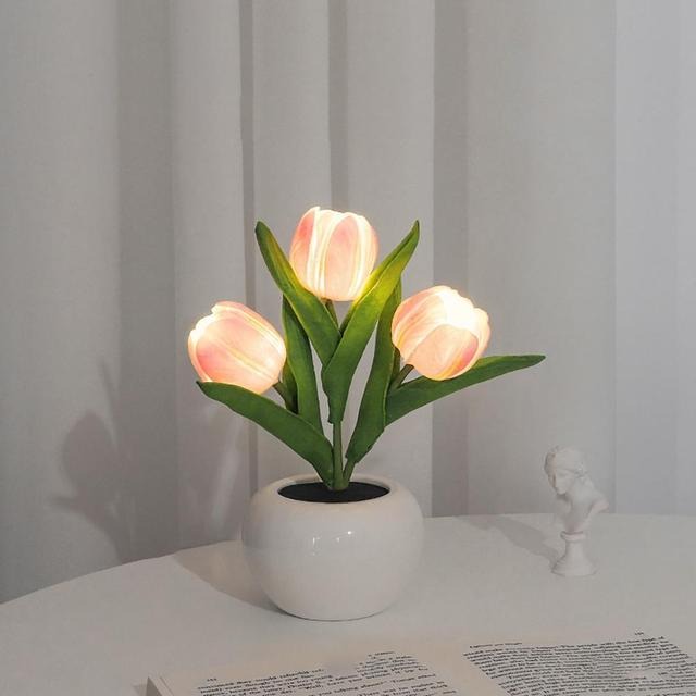 Miniaturowa lampka nocna LED z kwiatkiem tulipana w doniczce