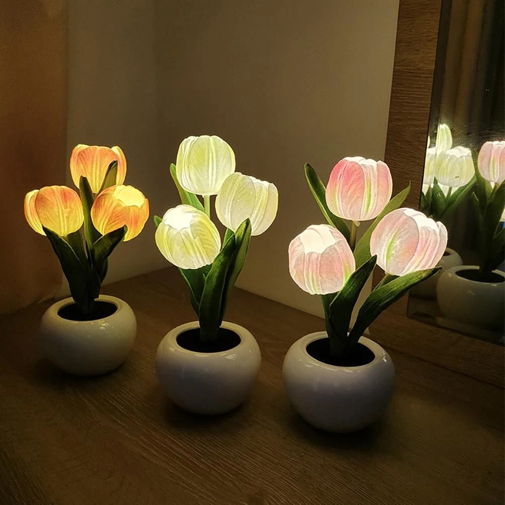 Miniaturowa lampka nocna LED z kwiatkiem tulipana w doniczce