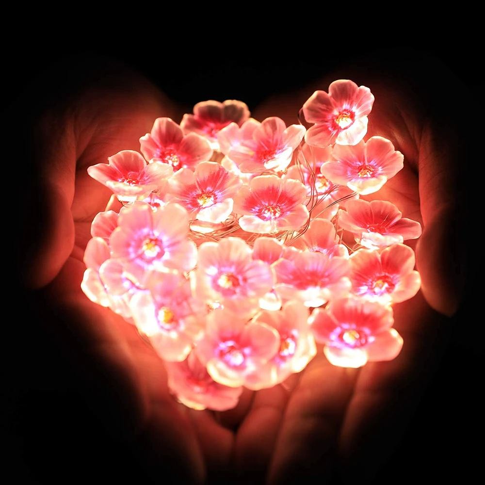 Małe różowe kwiaty - fairy lights z girlandami