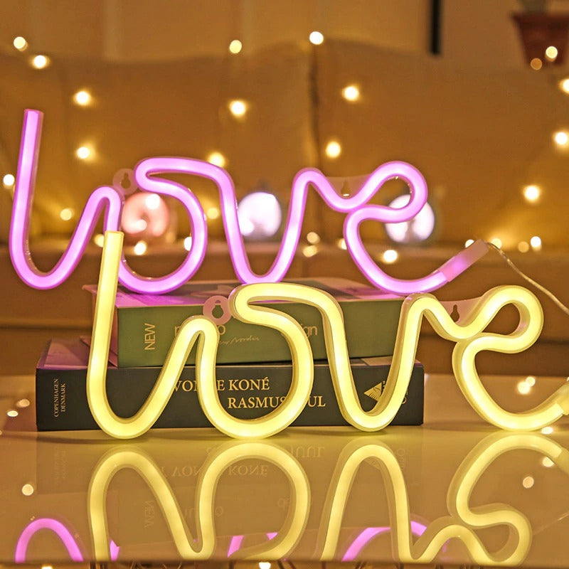 Neonowy napis Love
