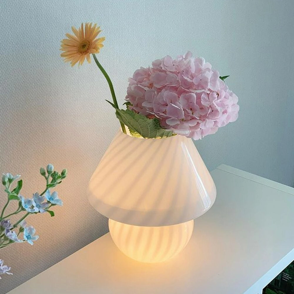 Lampka z ozdobną spiralą i paskami z szkła