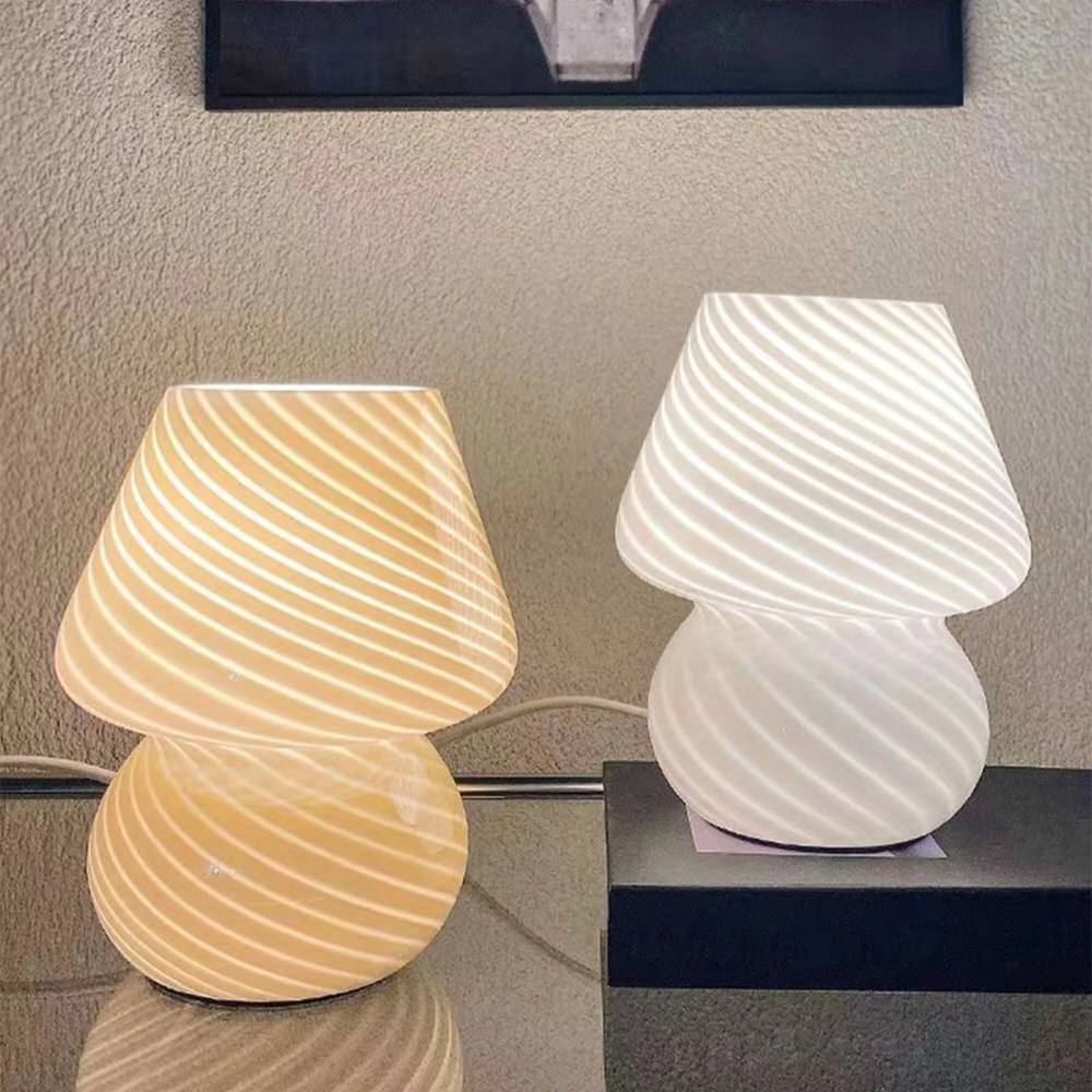 Lampka z ozdobną spiralą i paskami z szkła