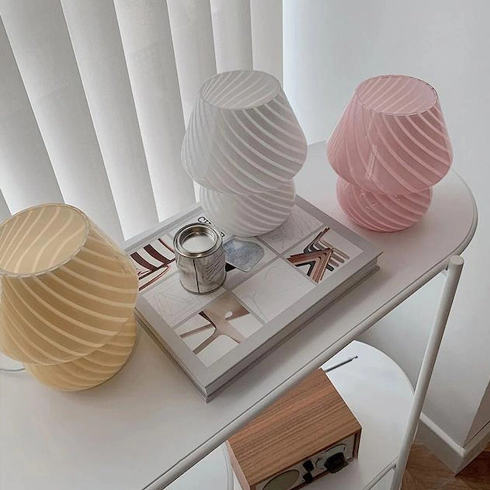 Lampka z ozdobną spiralą i paskami z szkła
