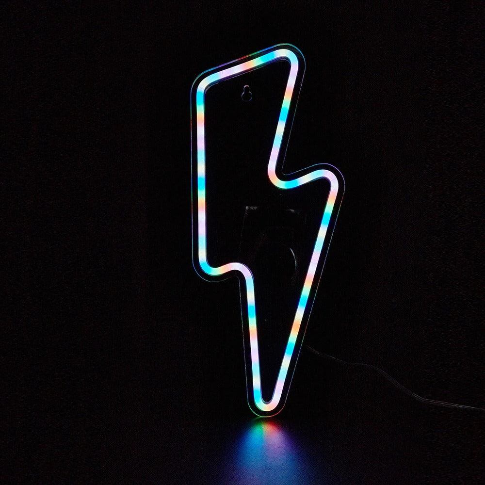 Wielobarwny lustrowany neonowy napis z błyskawicą