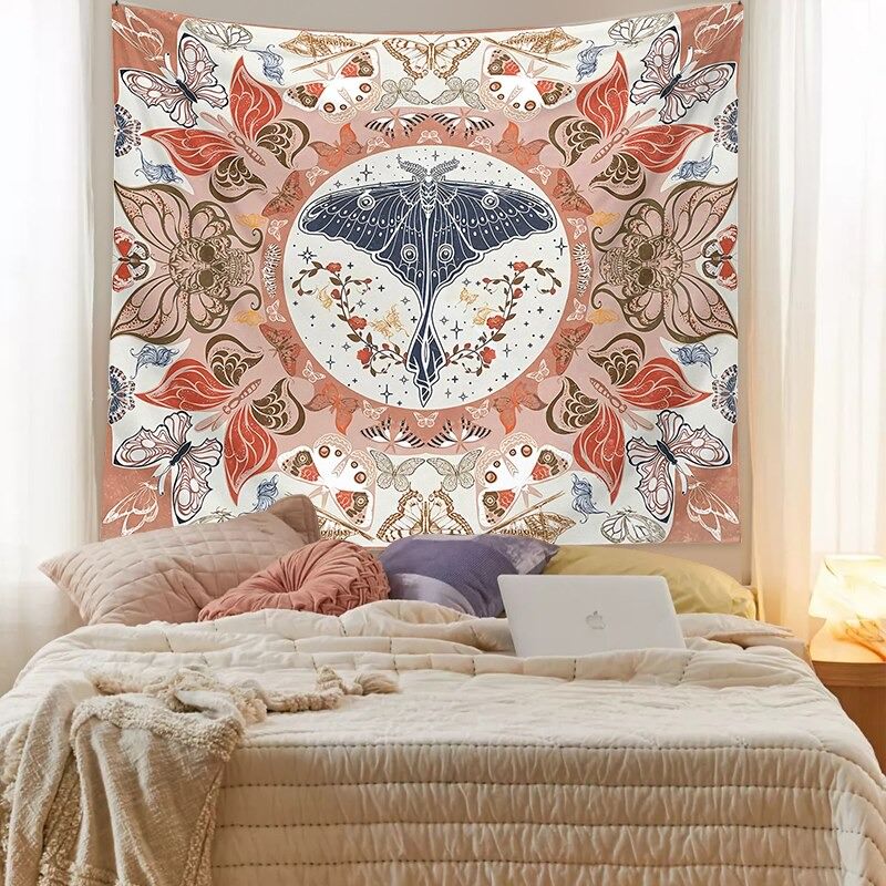 Gobelin Boho z wizerunkiem czaszki i ćmy
