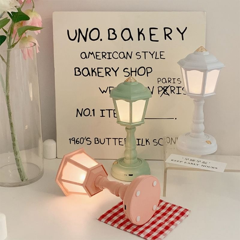 Miniaturowa Retro Lampa Uliczna w Stylu Pastelowym