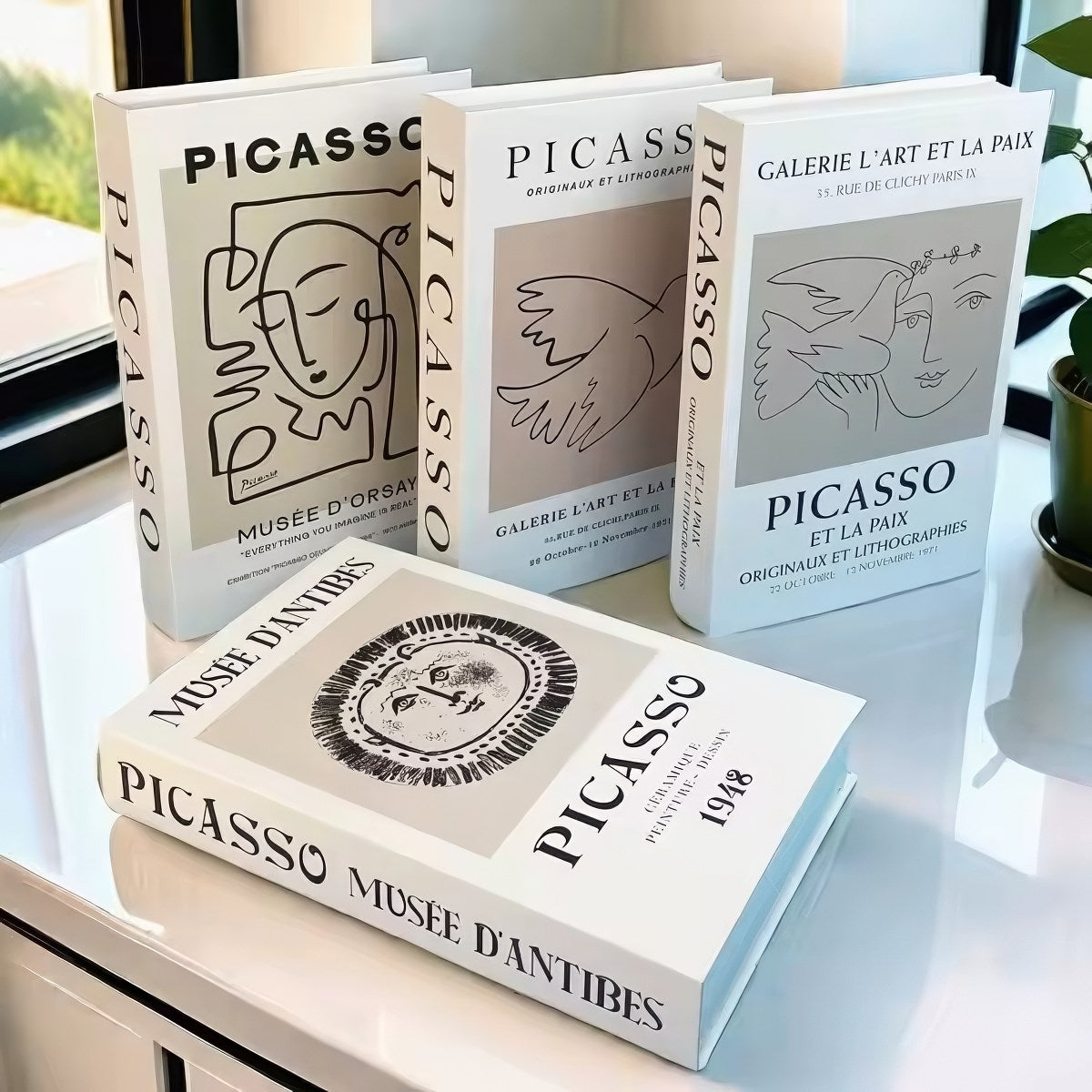 Piękna minimalistyczna imitacja książki na przechowywanie