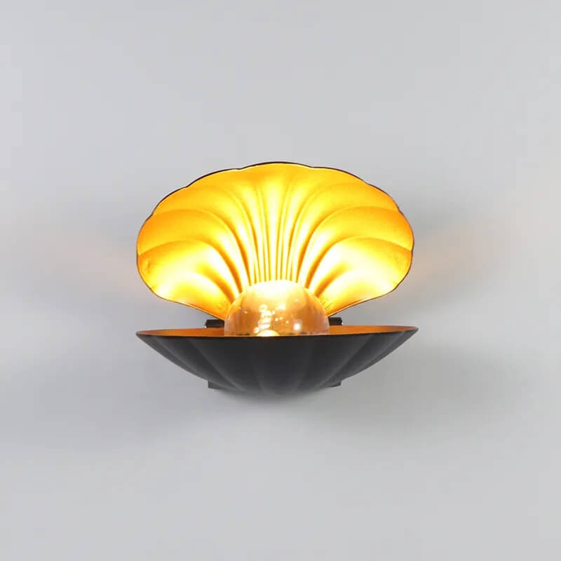 Lampa ścienna z muszlami