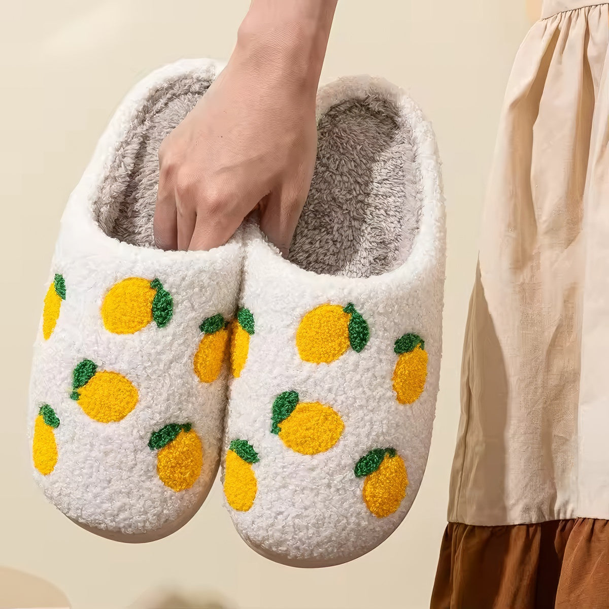 Żółte lemony miękkie pluszowe kapcie domowe